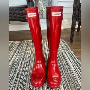 Hunter Women's Original Tall Gloss Rain Boots in Red